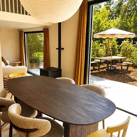 Lodge Mae